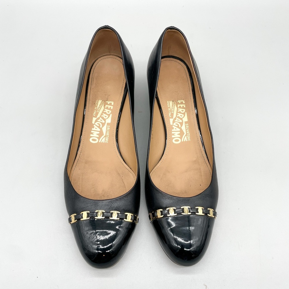 Salvatore Ferragamo Womens 7 B Chain Cap Toe Pumps Black Leather Office Preppy